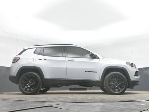 Used 2025 Jeep Compass Latitude w/ Altitude Special Edition AWD/4WD image 45