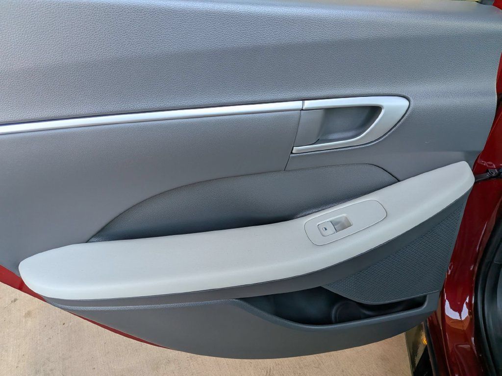Used 2025 Hyundai Sonata SEL FWD image 22