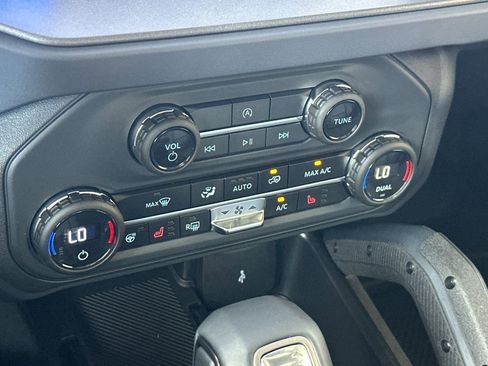 New 2025 Ford Bronco Badlands image 21