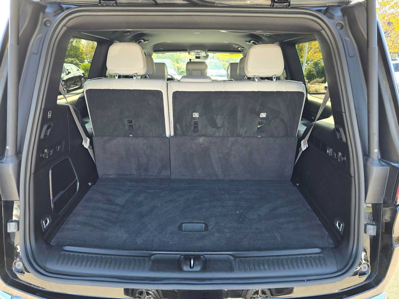 Used 2025 Jeep Wagoneer 4WD image 14