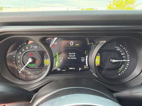 Used 2025 Jeep Wrangler Unlimited Sahara w/ Safety Group image 27