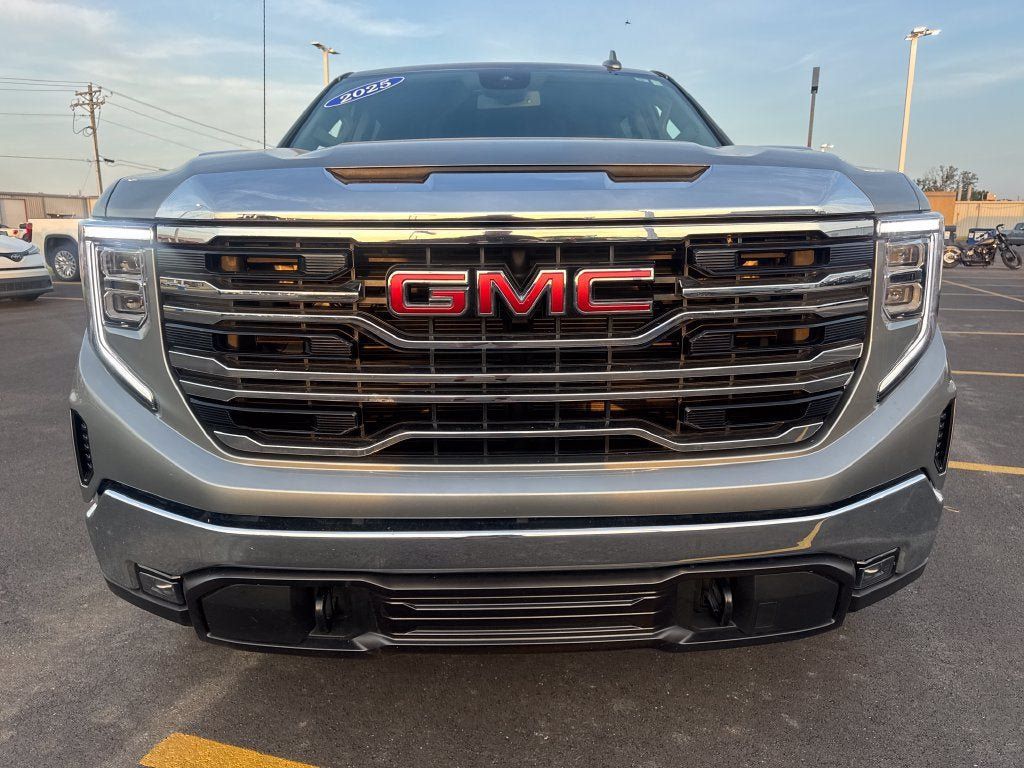 Used 2025 GMC Sierra 1500 SLT AWD/4WD image 10