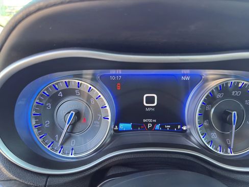Used 2015 Chrysler 300 Limited RWD image 19