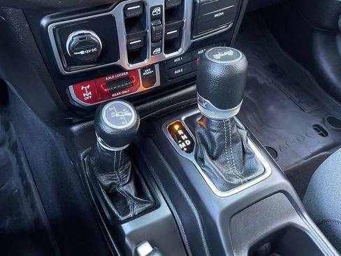 Used 2024 Jeep Wrangler Unlimited AWD/4WD image 36