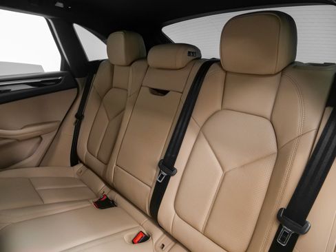 Used 2025 Porsche Macan image 37