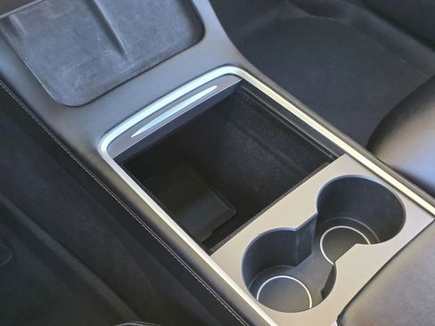 Used 2021 Tesla Model Y Long Range image 23