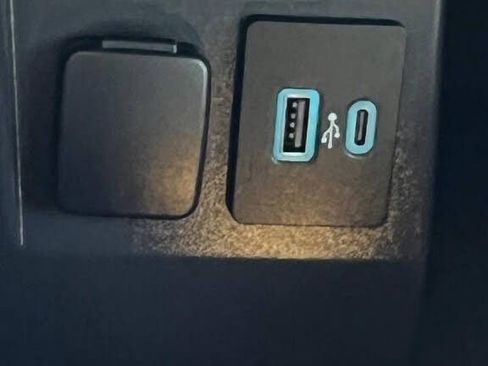 Used 2021 Ford Explorer XLT w/ Equipment Group 202A image 20