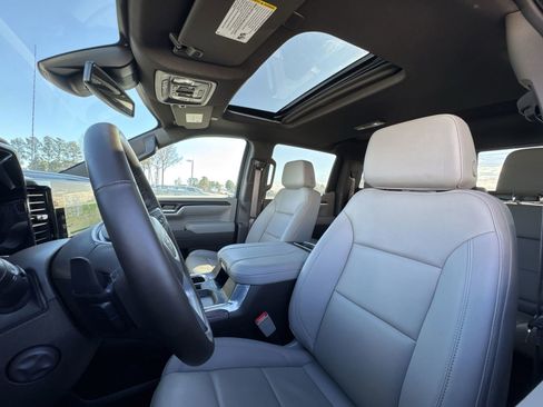 Used 2025 GMC Sierra 1500 SLT w/ SLT Premium Plus Package image 28