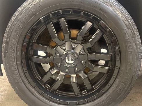 Used 2012 Chevrolet Avalanche LTZ AWD/4WD image 25