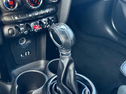 Used 2015 MINI Cooper 4-Door Hardtop image 31