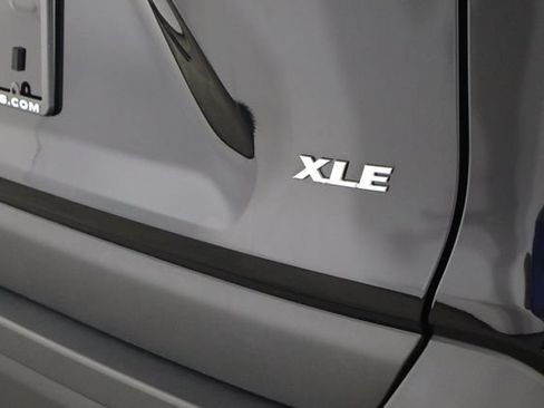 Used 2025 Toyota RAV4 XLE FWD image 39