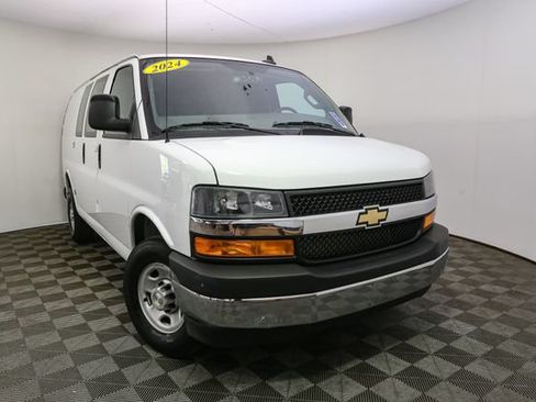 Used 2024 Chevrolet Express 2500 w/ Driver Convenience Package RWD image 3