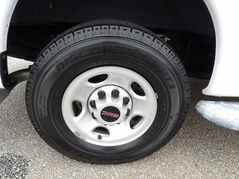 Used 2024 GMC Savana 2500 w/ Driver Convenience Package image 54