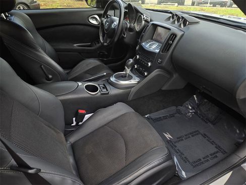 Used 2020 Nissan 370Z Touring Sport image 19
