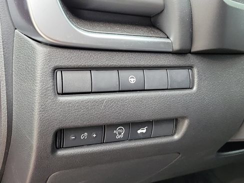 Used 2025 Nissan Rogue SV FWD image 17