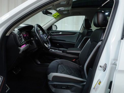 Used 2024 Volkswagen Atlas Peak Edition SE image 12