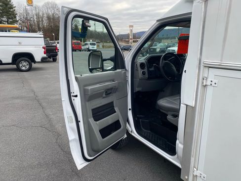 Used 2015 Ford E-350 and Econoline 350 Super Duty w/ Power Windows & Locks Group image 7