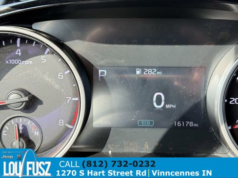 Used 2024 Kia Carnival EX image 29