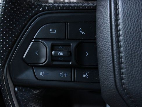 Used 2025 Toyota Tacoma SR5 AWD/4WD image 27
