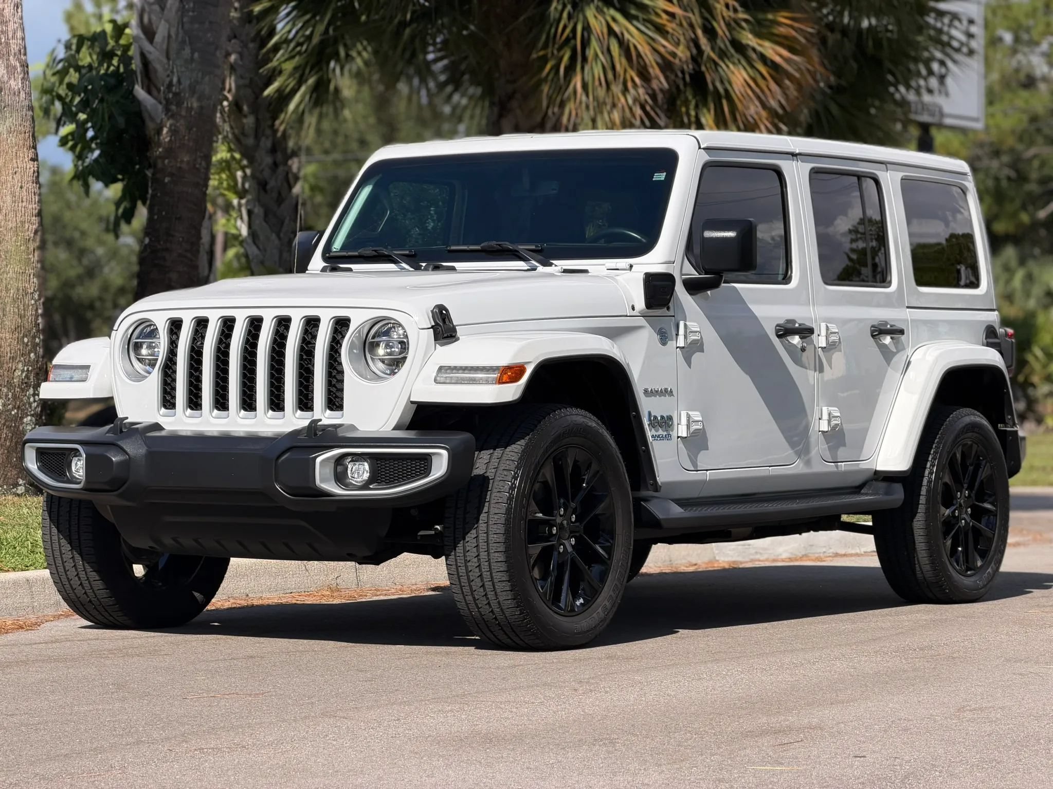 Used 2021 Jeep Wrangler Unlimited Sahara AWD/4WD image 6