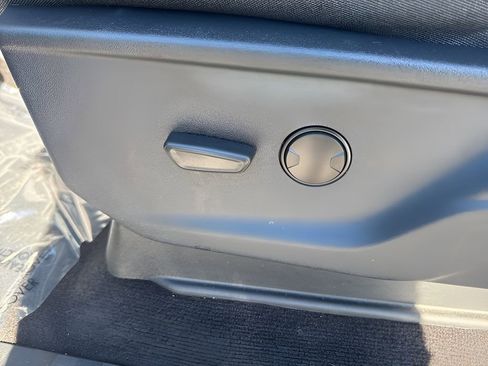 Used 2023 Ford F150 Lightning XLT image 10