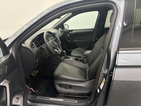 Used 2022 Volkswagen Tiguan SE R-Line FWD image 9