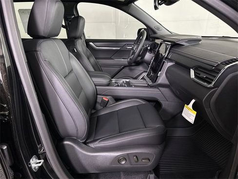 New 2025 GMC Acadia Elevation w/ Elevation Premium Package image 29