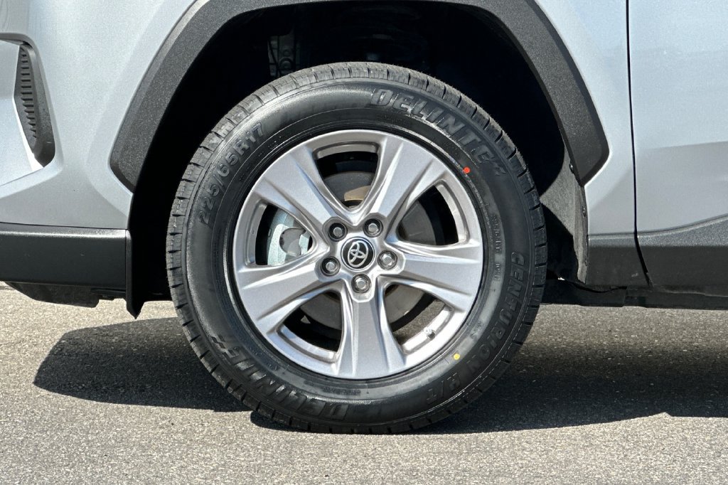 Used 2025 Toyota RAV4 XLE AWD/4WD image 10