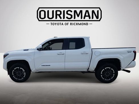 Used 2025 Toyota Tacoma TRD Sport w/ TRD Sport Premium Package AWD/4WD image 4