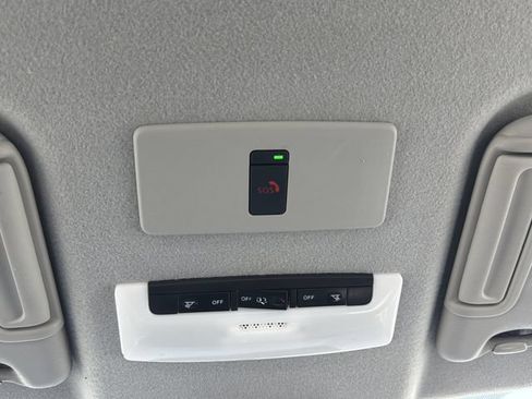 Used 2022 Nissan Kicks SR w/ Premium Package FWD image 21