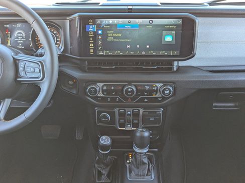 Used 2024 Jeep Wrangler Unlimited Sport AWD/4WD image 17