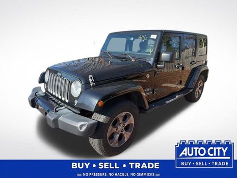 Used 2016 Jeep Wrangler Unlimited Sahara w/ Connectivity Group AWD/4WD image 2