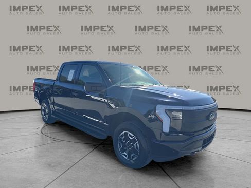 Used 2023 Ford F150 Lightning XLT image 7