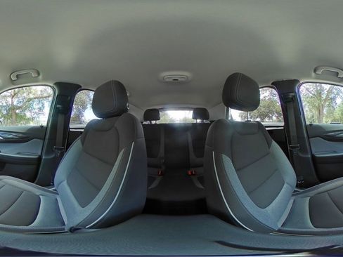 Used 2025 Chevrolet TrailBlazer LT image 36