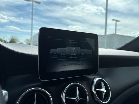 Used 2018 Mercedes-Benz GLA 250 4MATIC image 16