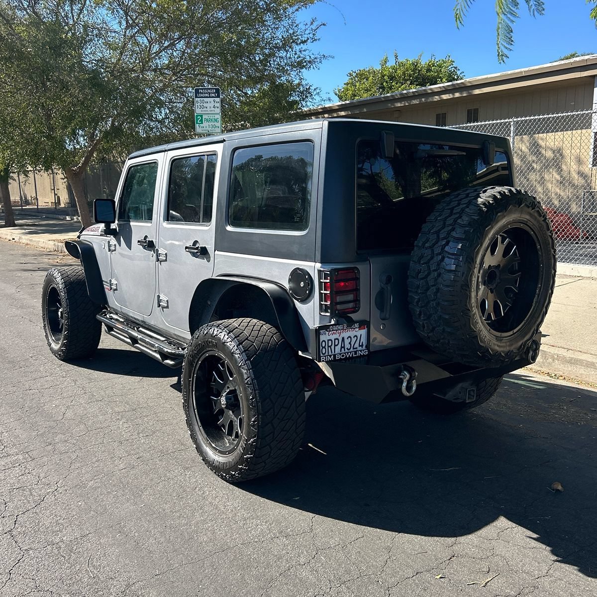 Used 2016 Jeep Wrangler Unlimited Sport w/ Connectivity Group AWD/4WD image 5