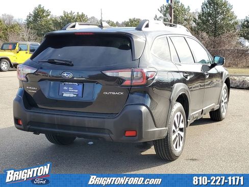 Used 2023 Subaru Outback Premium image 4