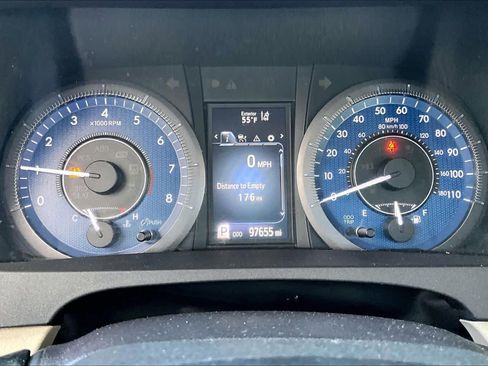 Used 2018 Toyota Sienna L image 24