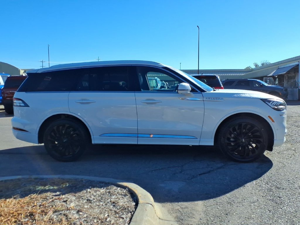 Used 2022 Lincoln Aviator Reserve w/ Equipment Group 201A AWD/4WD image 6