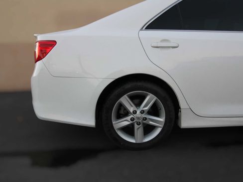 Used 2013 Toyota Camry SE image 25