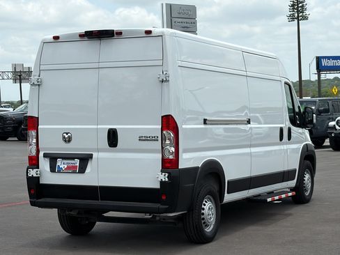 Used 2025 RAM ProMaster 2500 w/ Convenience Group FWD image 5