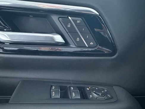 Used 2025 Chevrolet Tahoe High Country image 36