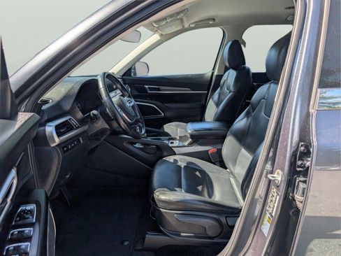 Used 2020 Kia Telluride LX FWD image 28