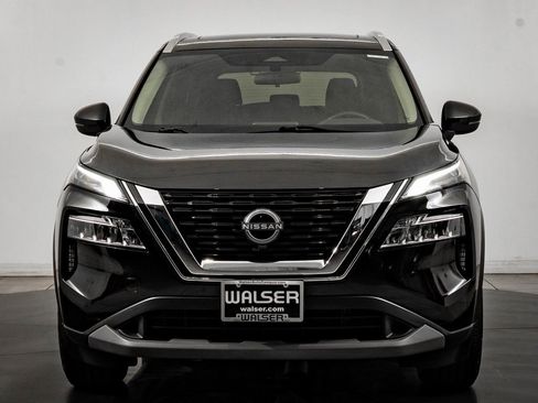 Used 2022 Nissan Rogue SV w/ SV Premium Package image 2