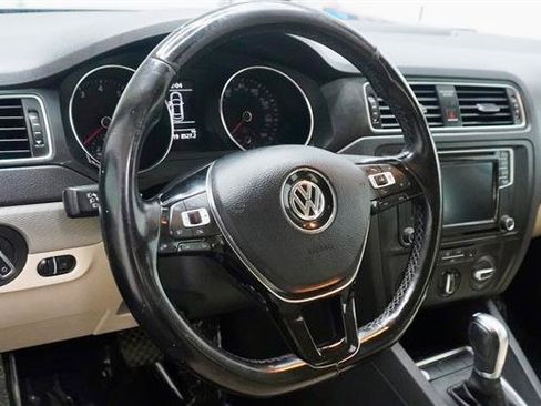 Used 2017 Volkswagen Jetta SE image 11