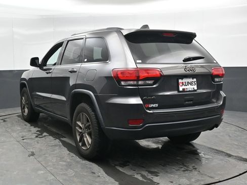 Used 2016 Jeep Grand Cherokee Laredo 75th Anniversary image 10