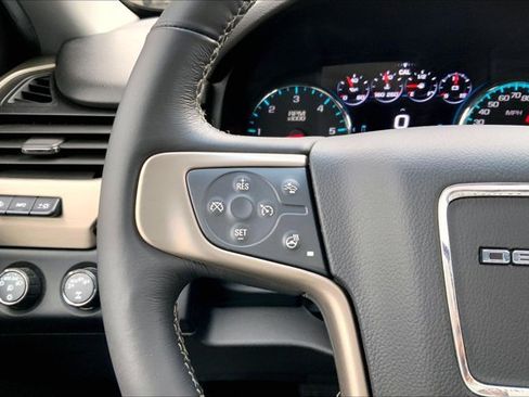 Used 2017 GMC Yukon XL Denali w/ Open Road Package AWD/4WD image 18
