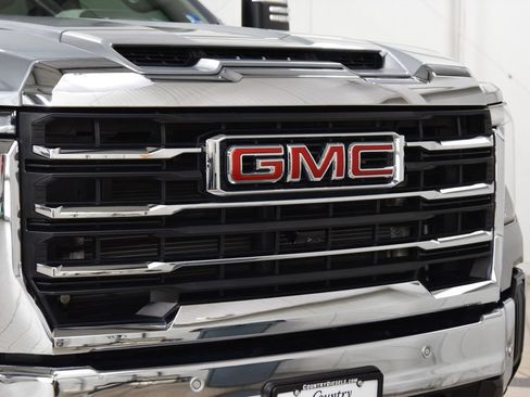 Used 2025 GMC Sierra 2500 SLT w/ SLT Premium Package AWD/4WD image 10