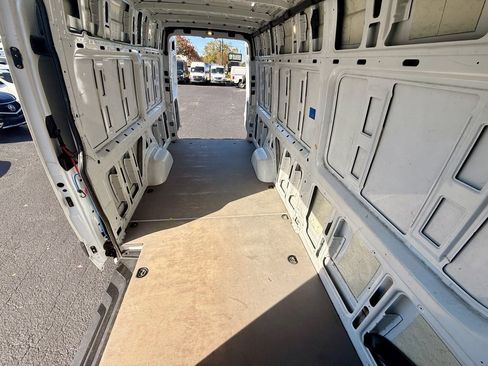 Used 2022 Mercedes-Benz Sprinter 2500 image 17