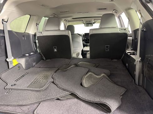 Used 2021 Toyota Highlander Limited image 12